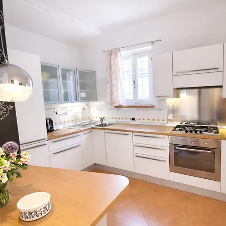 Panoramic Terrace Trastevere Apartment, With Amazing View Rome